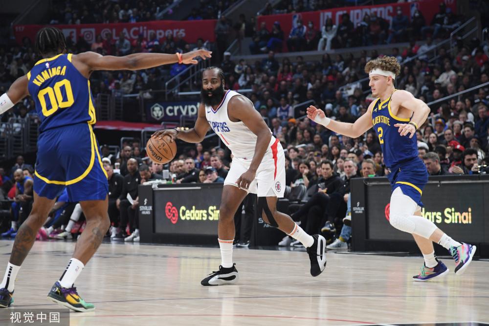 并向全队传 并向全队传